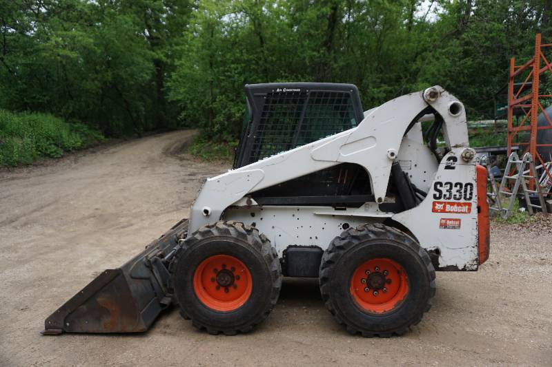 Bobcat S330 Vehicle